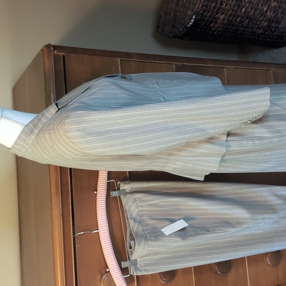 NWT ⭐ 3 Piece SIGNATURE Suit by Larry Levine Chic Gray Pinstripe - Picture 12 of 14